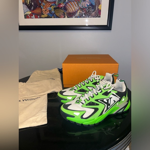 Barely Worn Louis Vuitton Vert Runner Tatic Sneaker - Picture 8 of 12